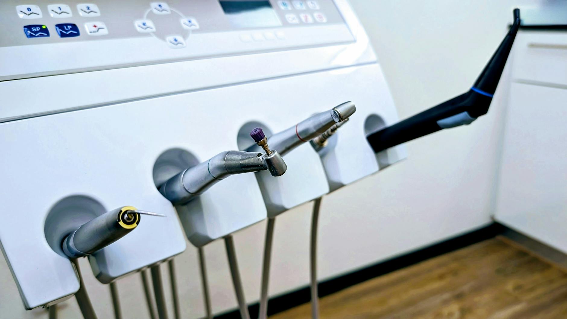 dental photography showing emergency dentist in lynnwood, with modern dental equipment, soft