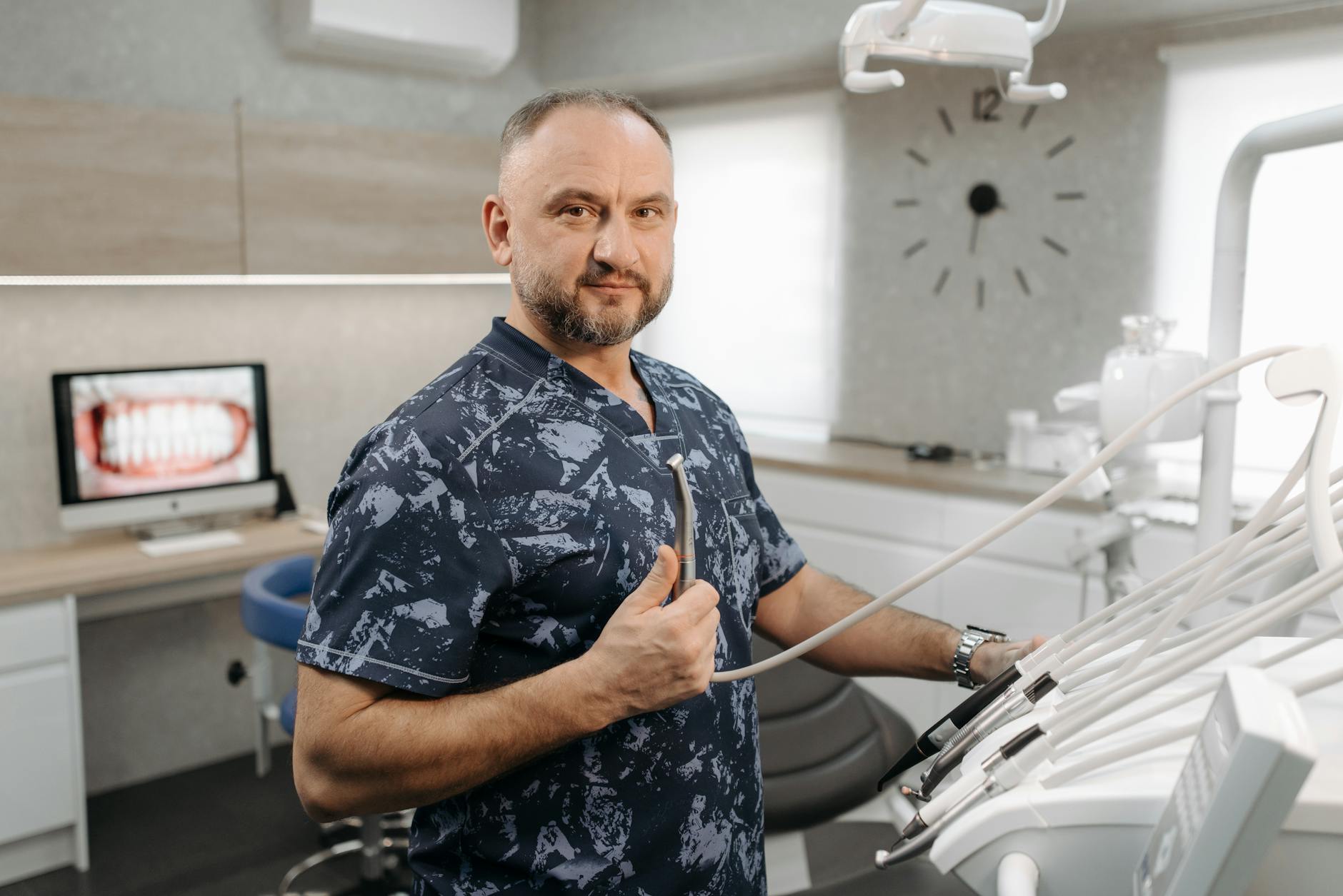 dental photography showing dentist in lynnwood, with modern dental equipment, soft