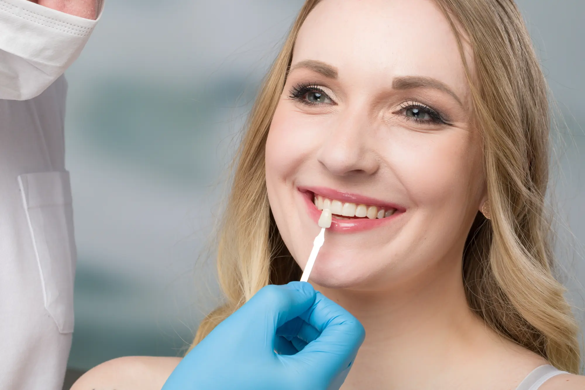 Porcelain Veneers vs. Lumineers: Which Cosmetic Path is Right for You?