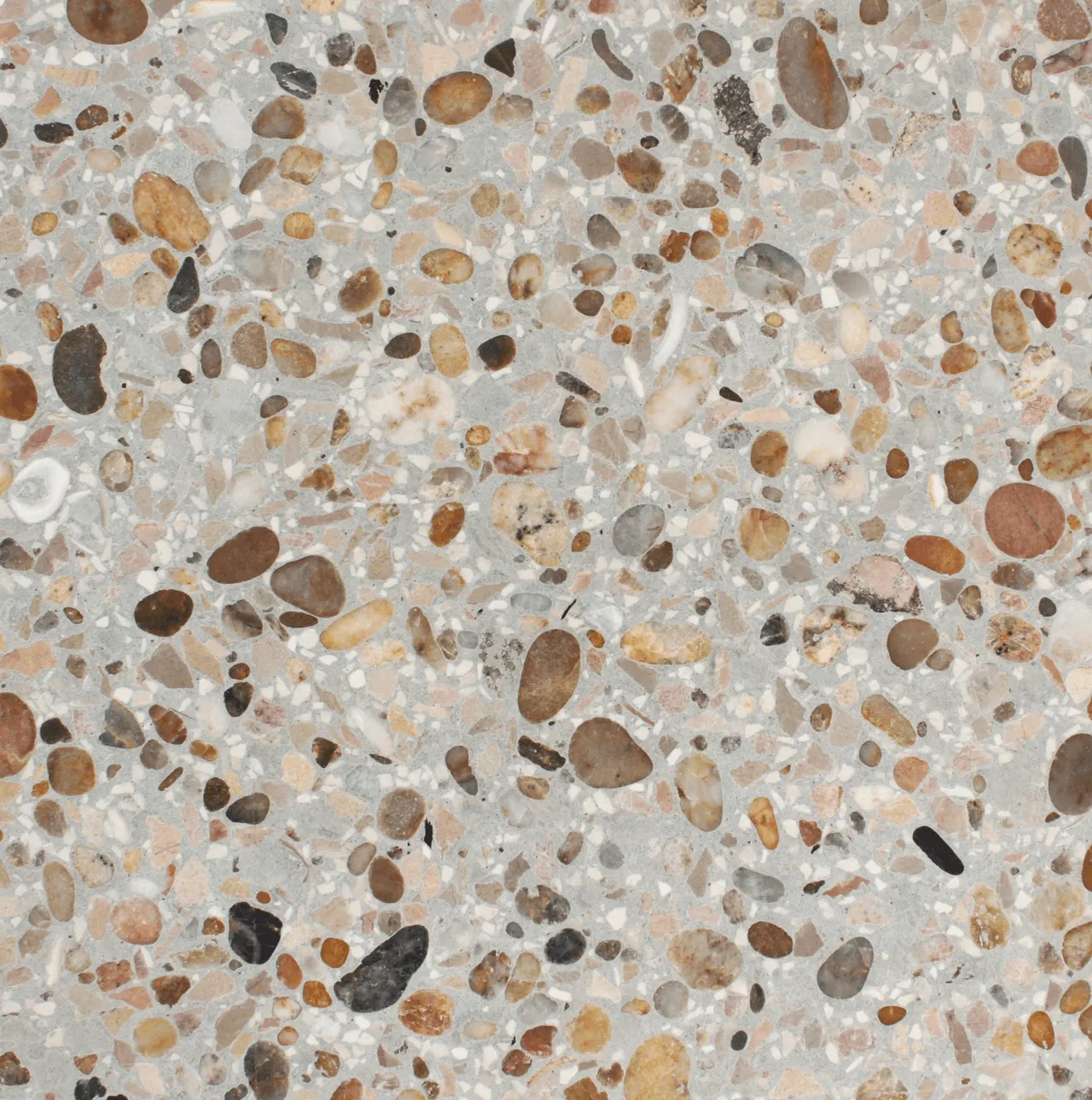 terrazzo com seixo, concha e pedra de rio, de formato arredondado / terrazzo with pebbles, shells and riverstones, with rounded shapes. 
