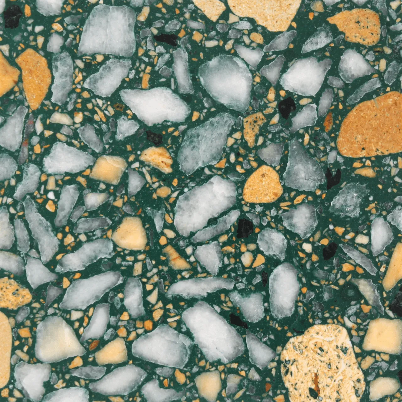 terrazzo com base verde e inertes no estilo veneziano / green base terrazzo with aggregates in venetian itialian style.
