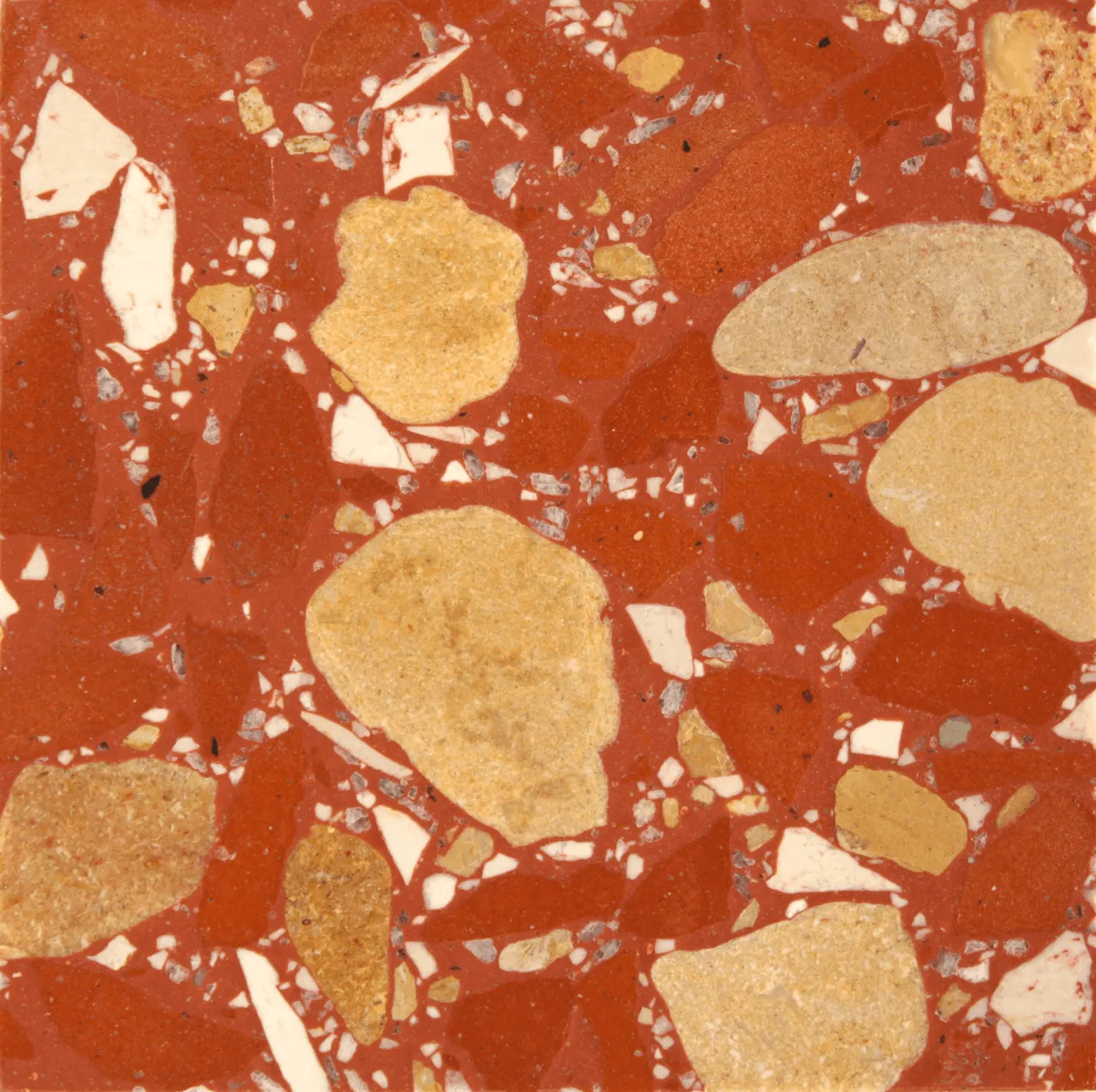 terrazzo em tons de vermelho, com mármore rosso verona de grande dimensão / red based terrazzo with rosso verona marble big size chips.