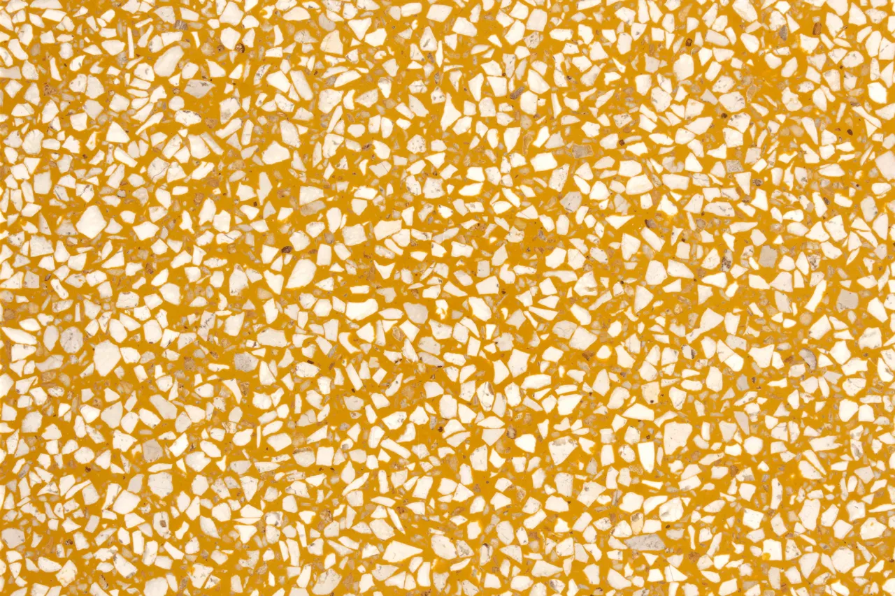 terrazzo clássico e standard, com agregados de granulometria pequena e regular, na cor ocre / classic terrazzo sample, with small and regular size aggregates, in ocher color.