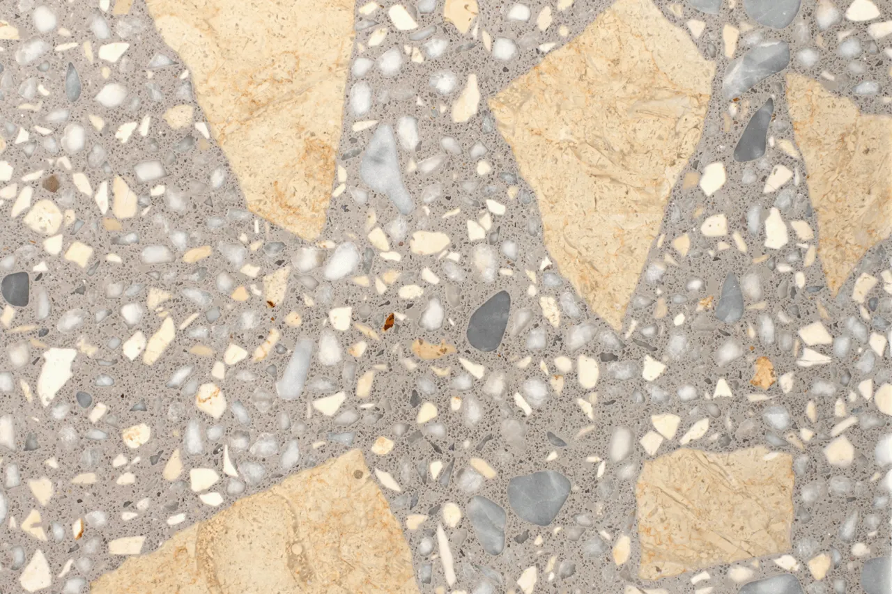 terrazzo palladiano com peças de pedra de formato exclusivo embutidas numa base de cimento ou epoxi / palladiana terrazzo with exclusive paver-like stone slabs embedded in cement or epoxy base.
