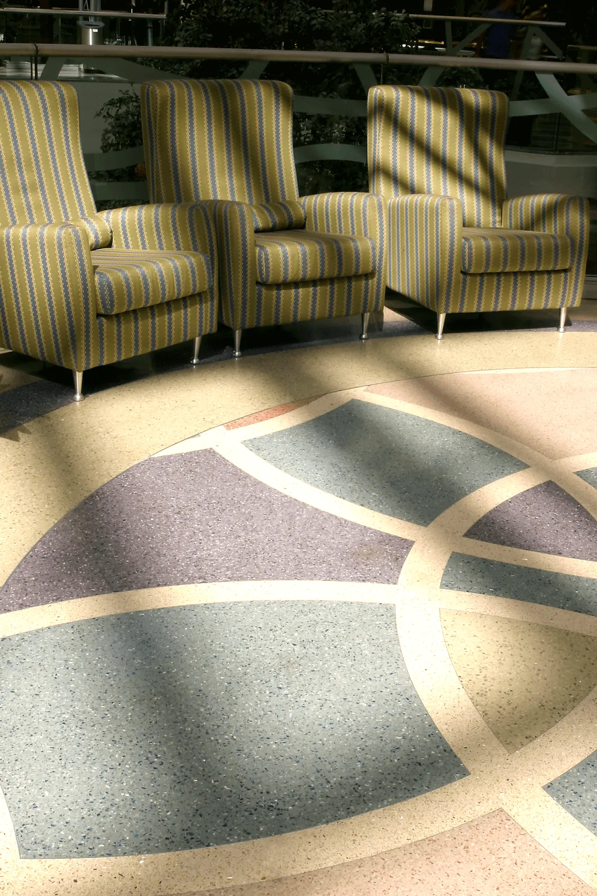 criação de padrões através da utilização do terrazzo no pavimento em edifícios comercias. / creating patterns through the use of terrazzo floors in commercial buildings.
