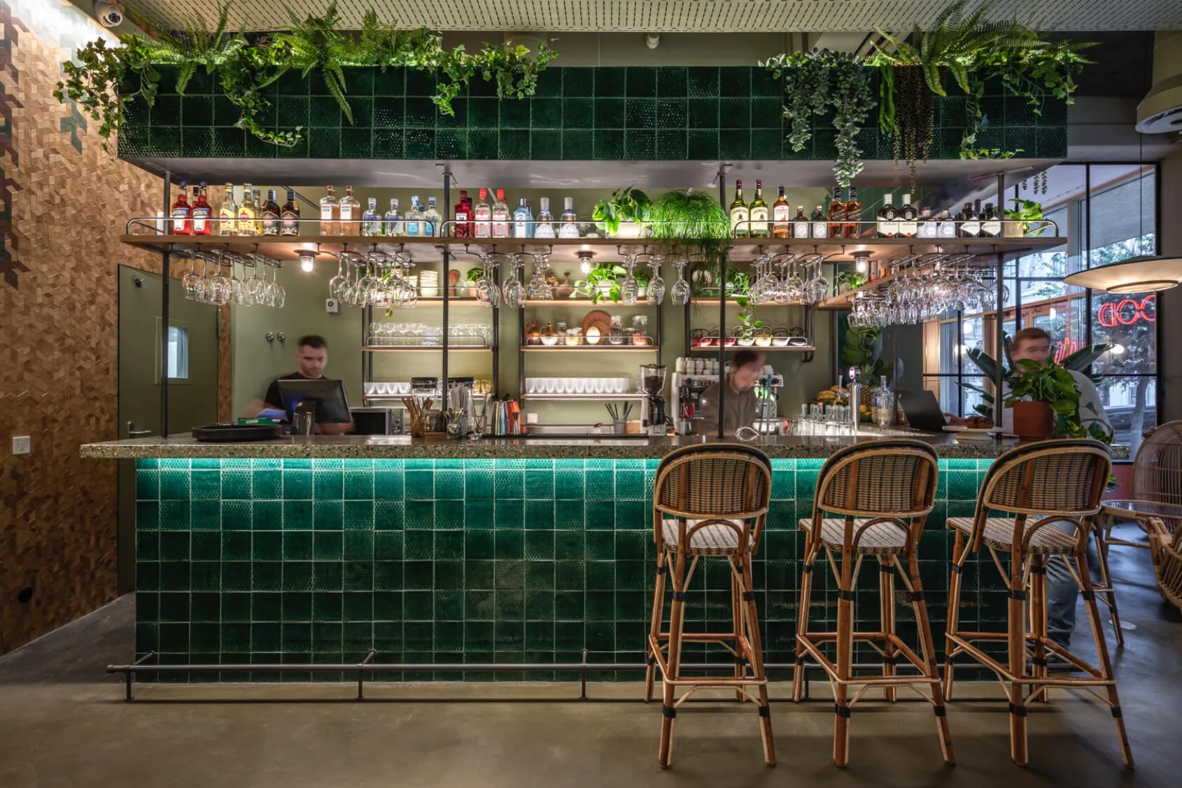  utilização do terrazzo em superfícies de restaurantes para resultados únicos e duradouros. / using terrazzo on restaurante surfaces for unique and long-lasting results.
