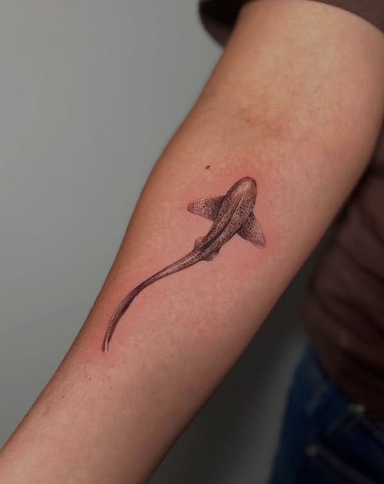 Tatuaje de tiburon para mujer