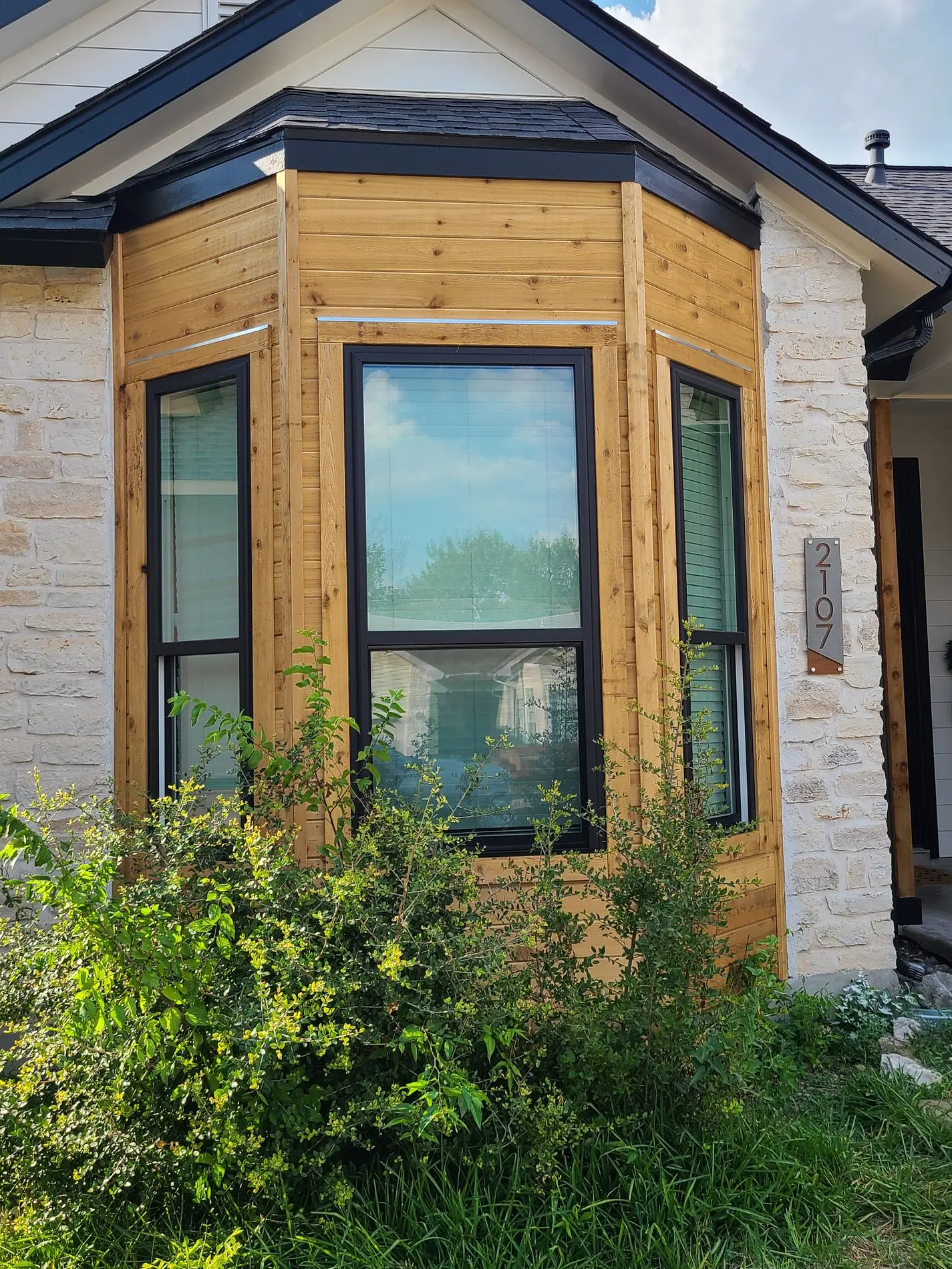 The Advantages of Replacing Your Windows and Siding Together