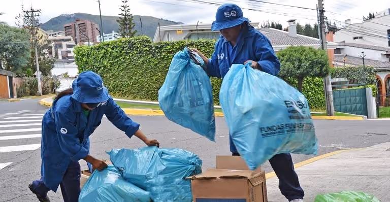 In Ecuador, around 1500 tons of solid waste are recycled per year.