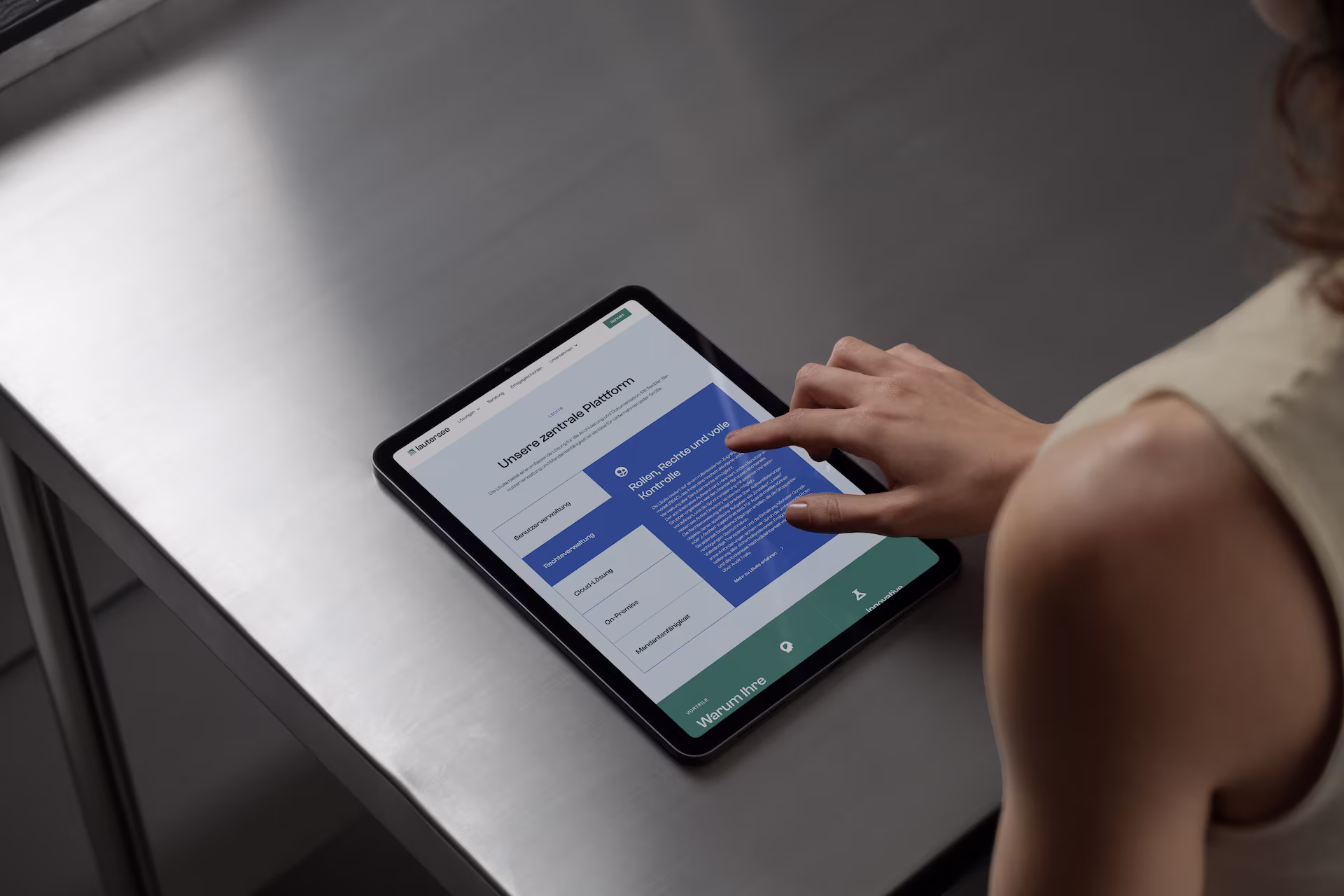 Rebranding und Webflow Website Relaunch für Lautersee, eine Compliance- und Datenarchivierungssoftware. Fokus auf klare UX, reduzierte Gestaltung, strukturierte Darstellung von Funktionen und skalierbare CMS-Architektur.