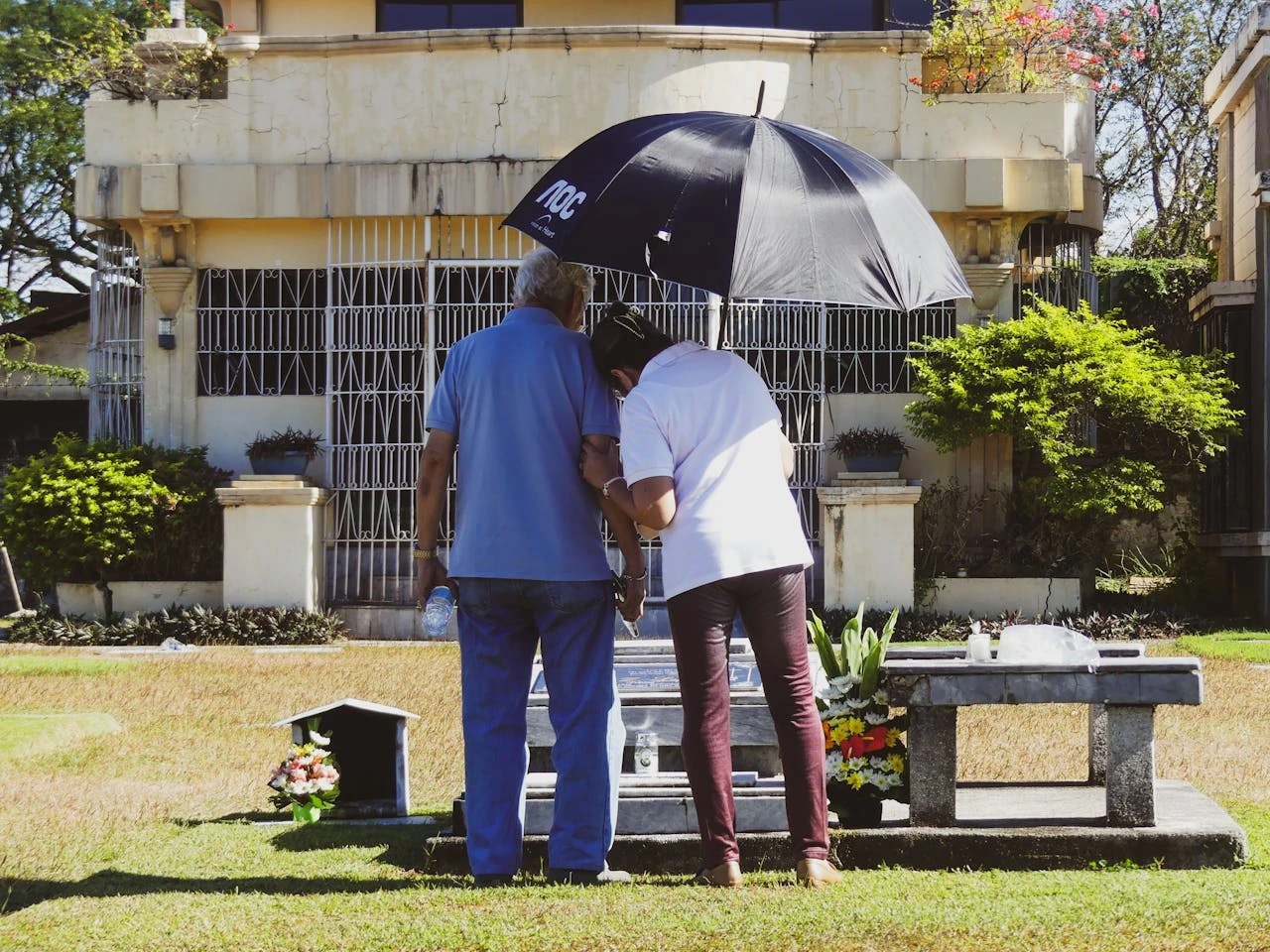 Undas Spending Guide 2025: Smart Ways to Budget for All Saints’ Day and the Long Weekend