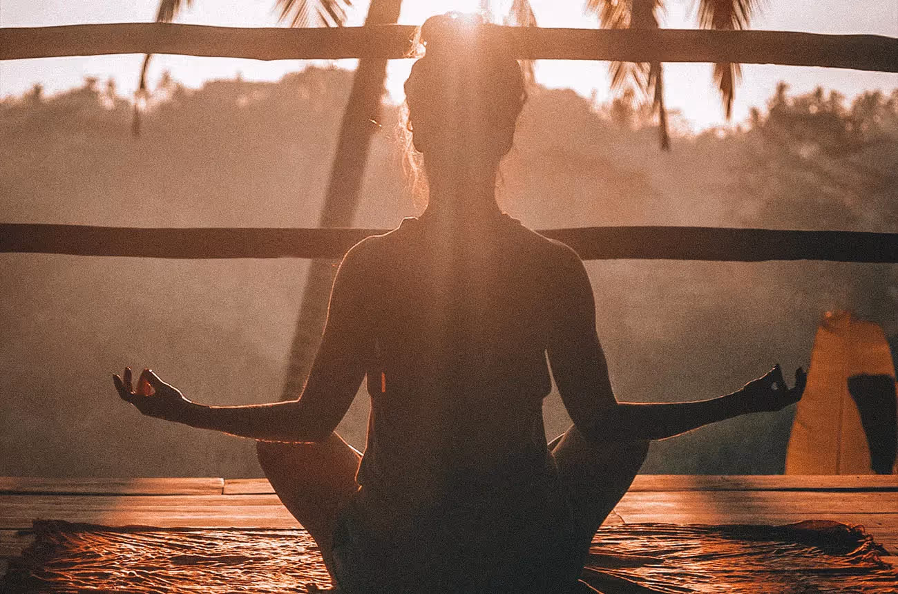 یک نفر در حال مدیتیشن