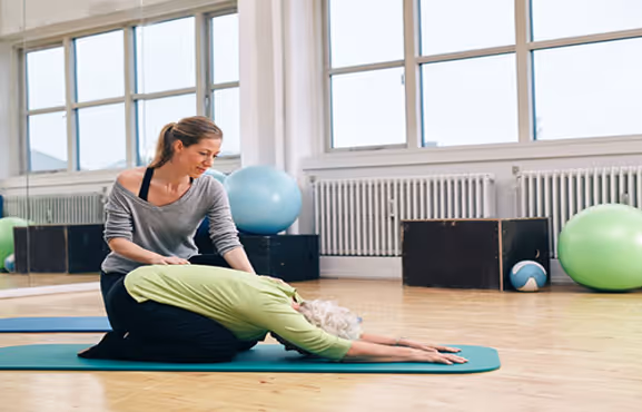 نقش یوگا درمانی در تقویت رایج‌ترین روش‌های روان‌درمانی