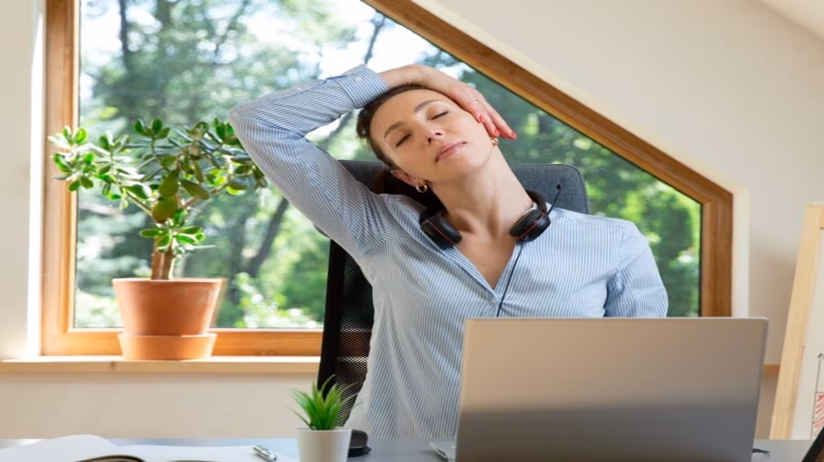 ۵ تمرین یوگایی برای کاهش استرس در محیط کار