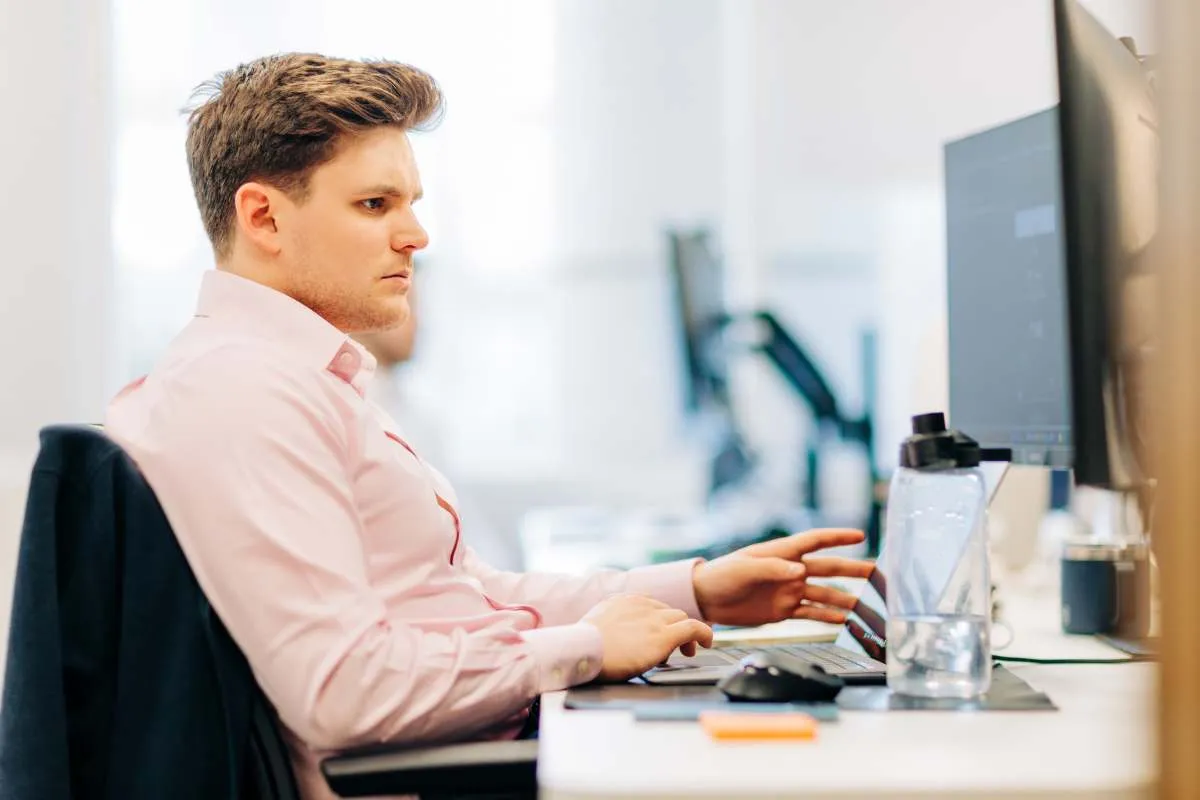 man typing on a laptop