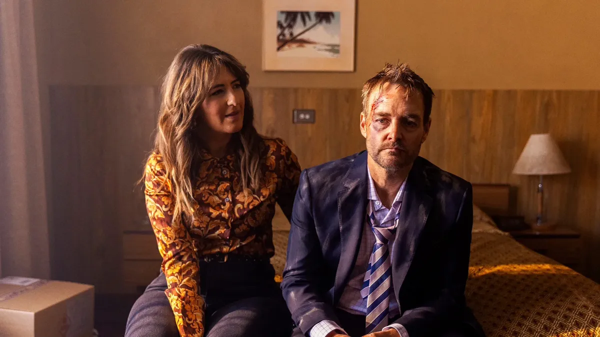 Martin and Vicki Marvin are an American brother-sister duo who relocate to Sydney hoping to establish a spray tan business. They find themselves entangled with all the wrong people, trying to stay alive, out of jail, and in the black.