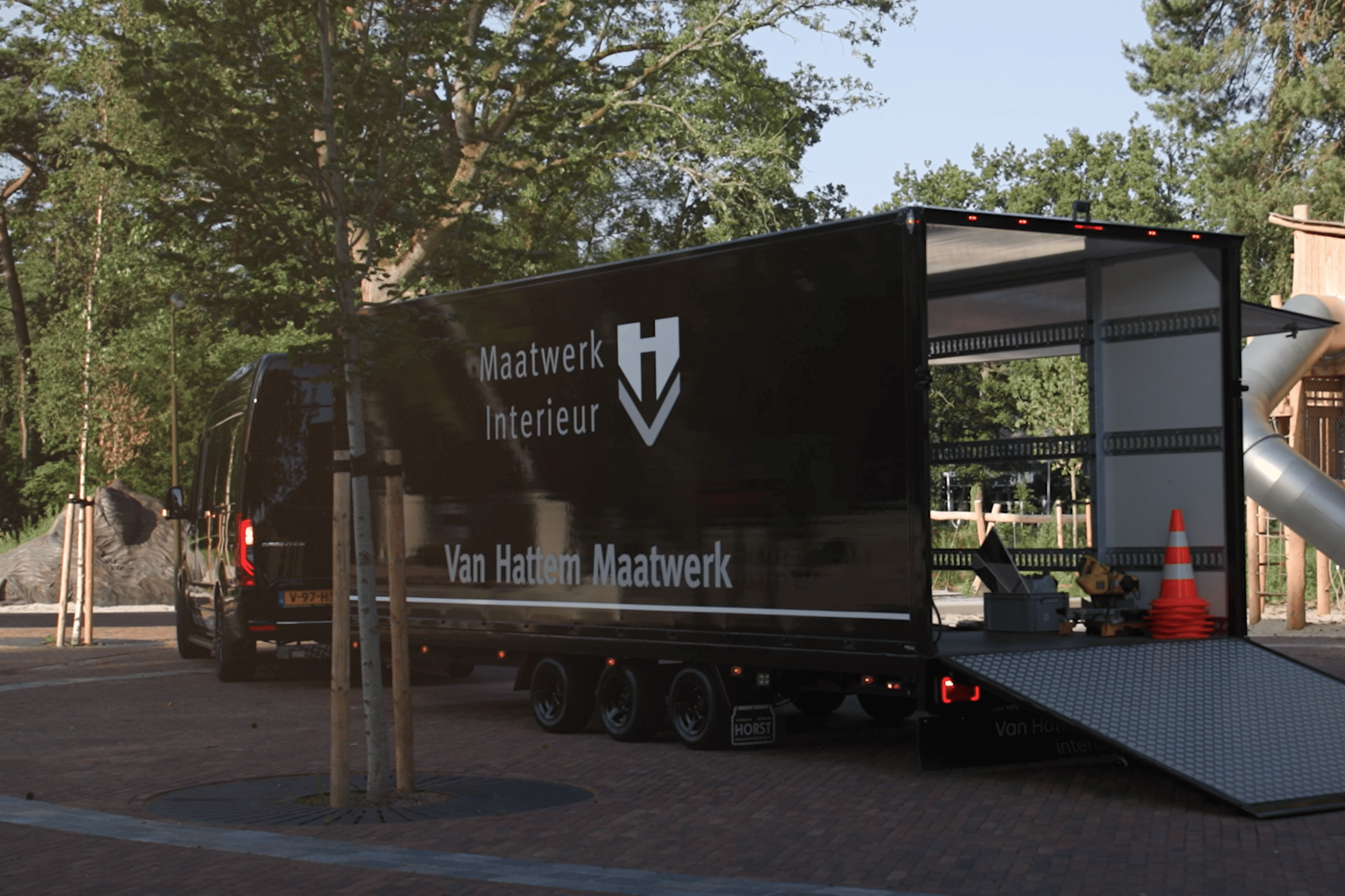 Gesloten aanhangwagen achterkant