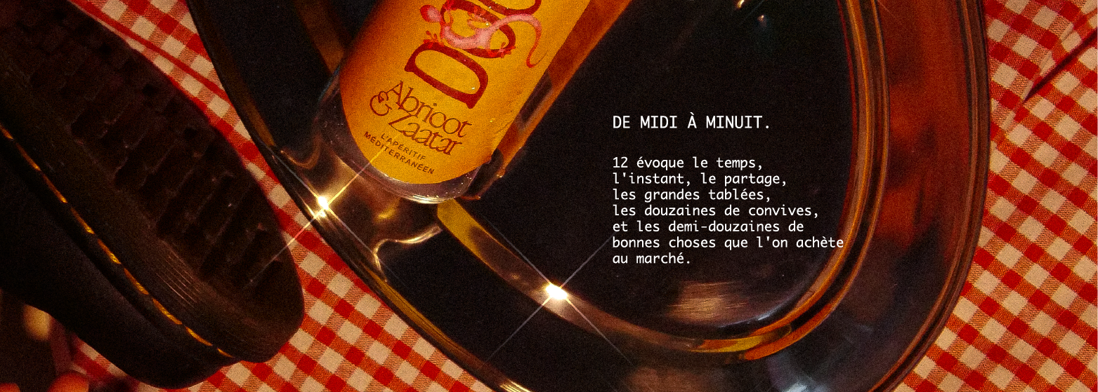 Visuel sur une nape vichy rouge et un texte descriptif de la marque Douze