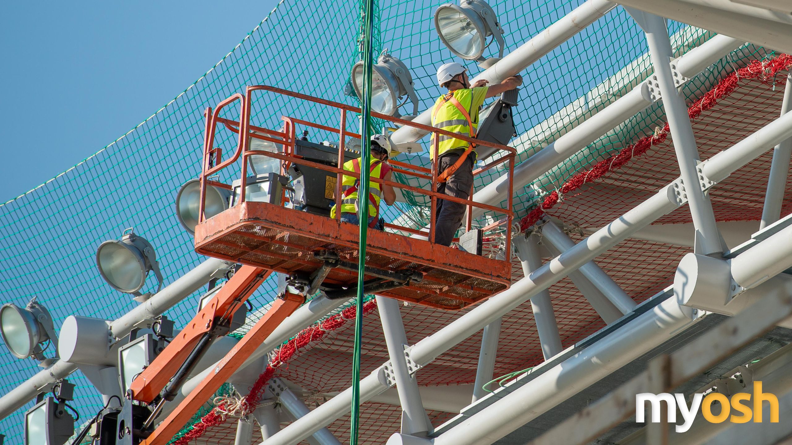 Side-by-side comparison of critical controls and important controls, showing differences in purpose, evidence, and escalation.