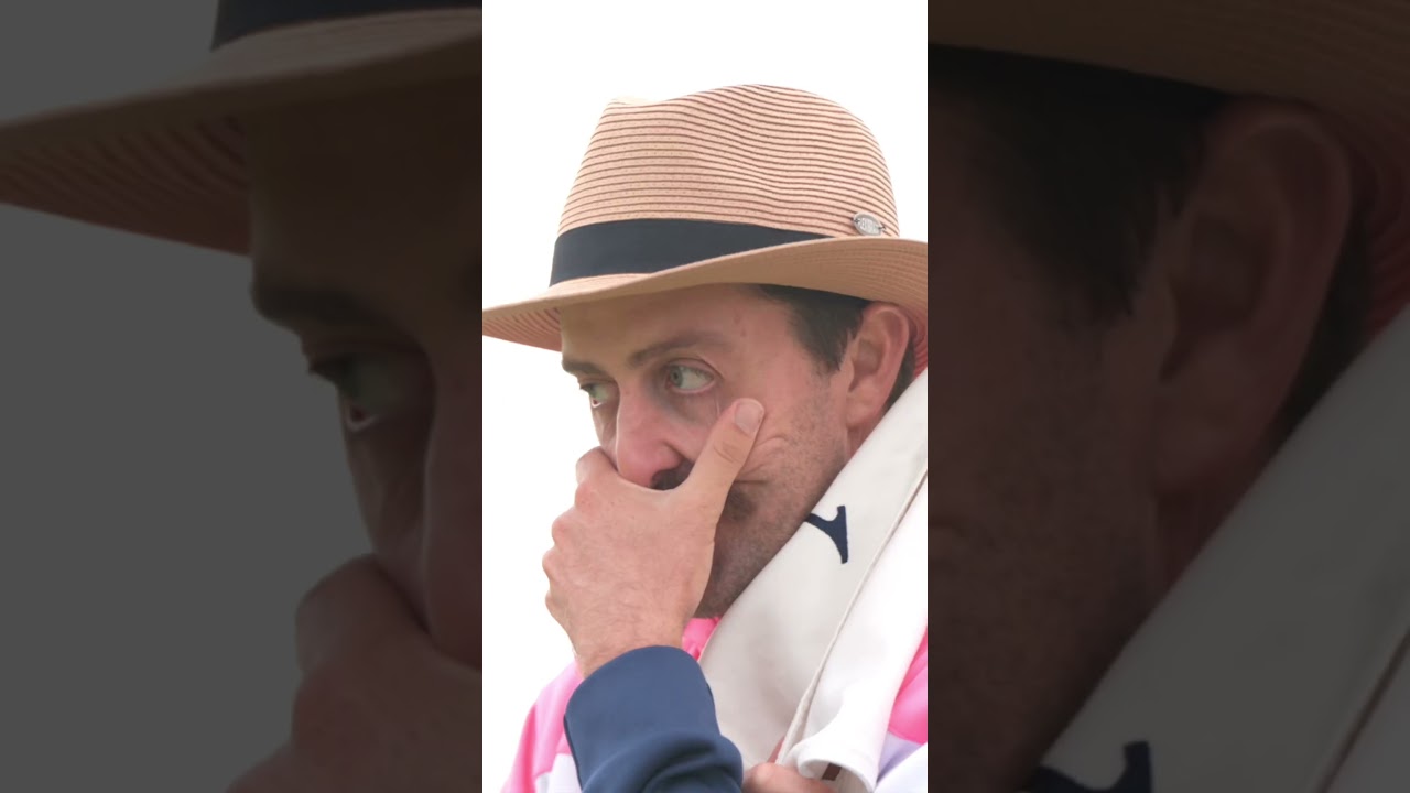 Ron Chopper tries not to laugh 😅⛳️