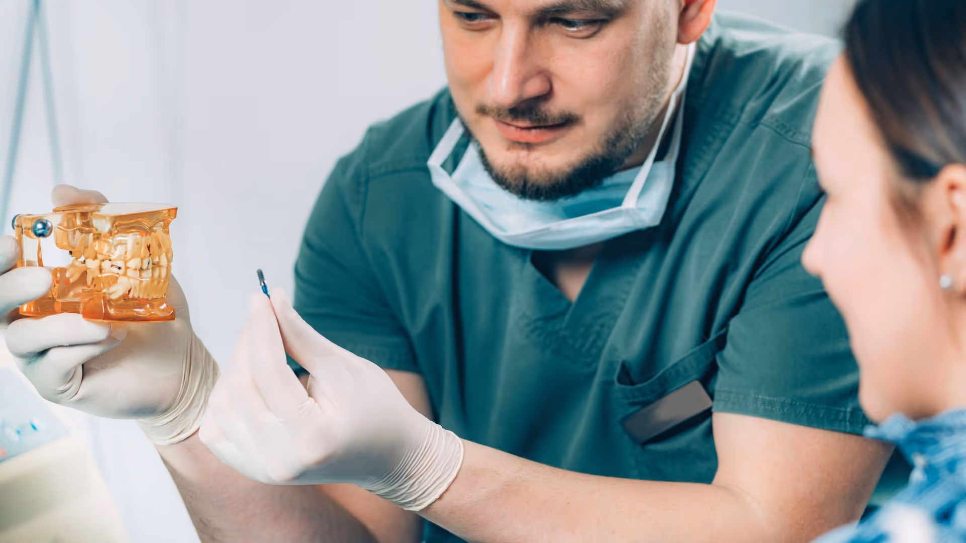 Combien de séances pour un implant dentaire ?