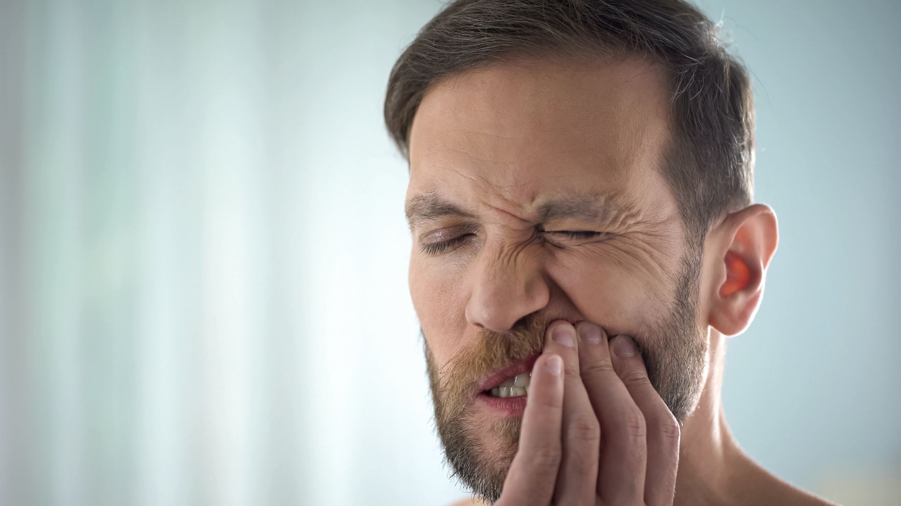 Infection des gencives : symptômes, causes, traitements et prévention
