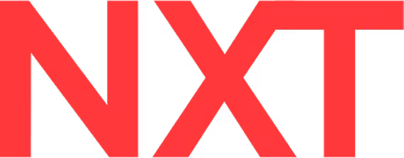 Rote NXT-Typografie in großen Buchstaben auf weißem Hintergrund