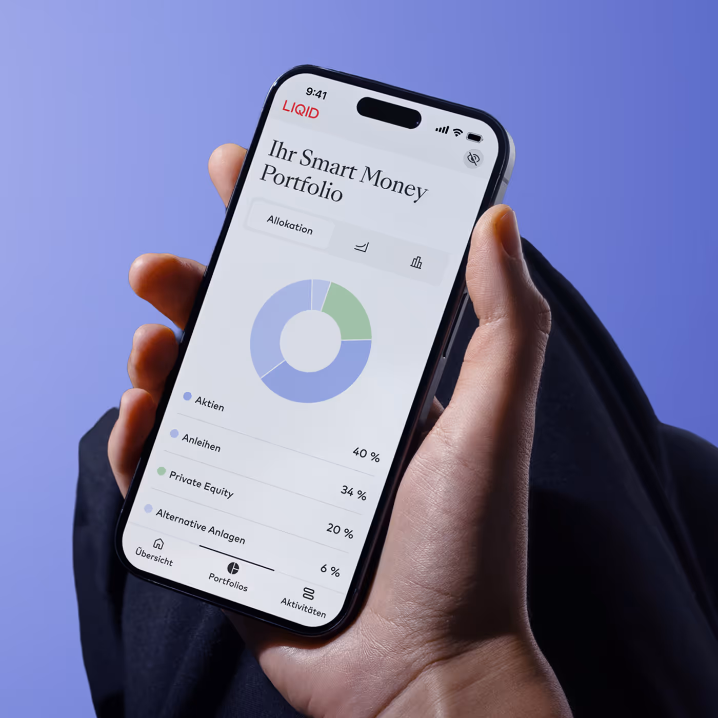 LIQID App zeigt Anlageportfolio mit Kreisdiagramm auf Smartphone mit blauem Hintergrund