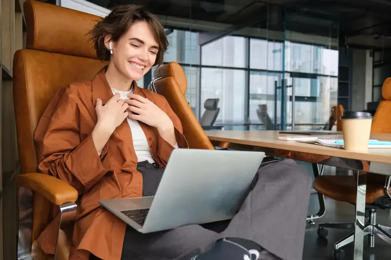 Hybrid Work Tools Smart Managers Use to Bridge the Gap