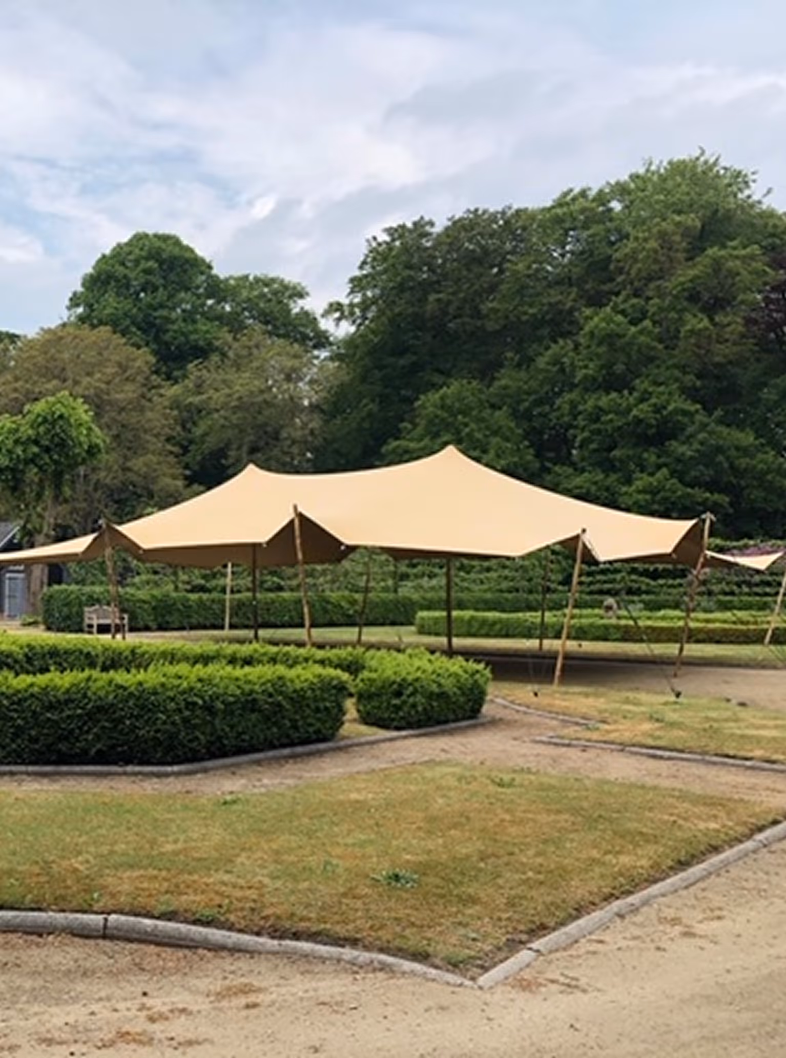 Double Giant Hat wedding