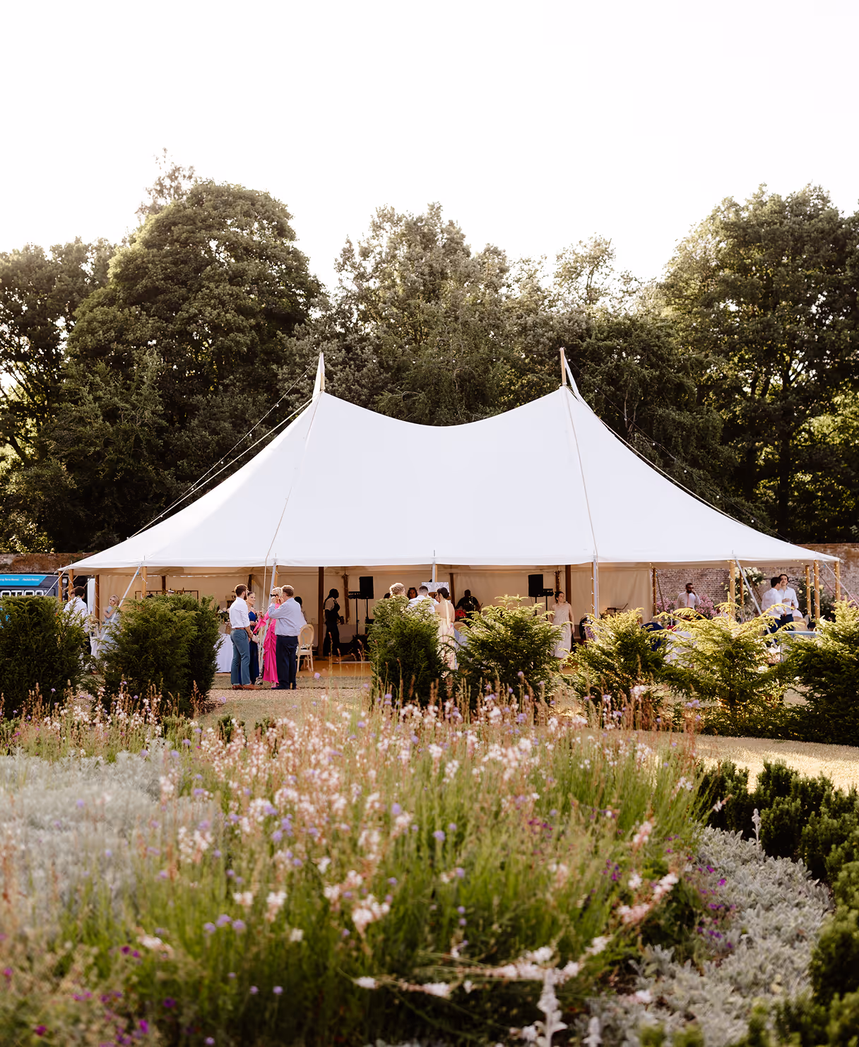 Double Giant Hat wedding