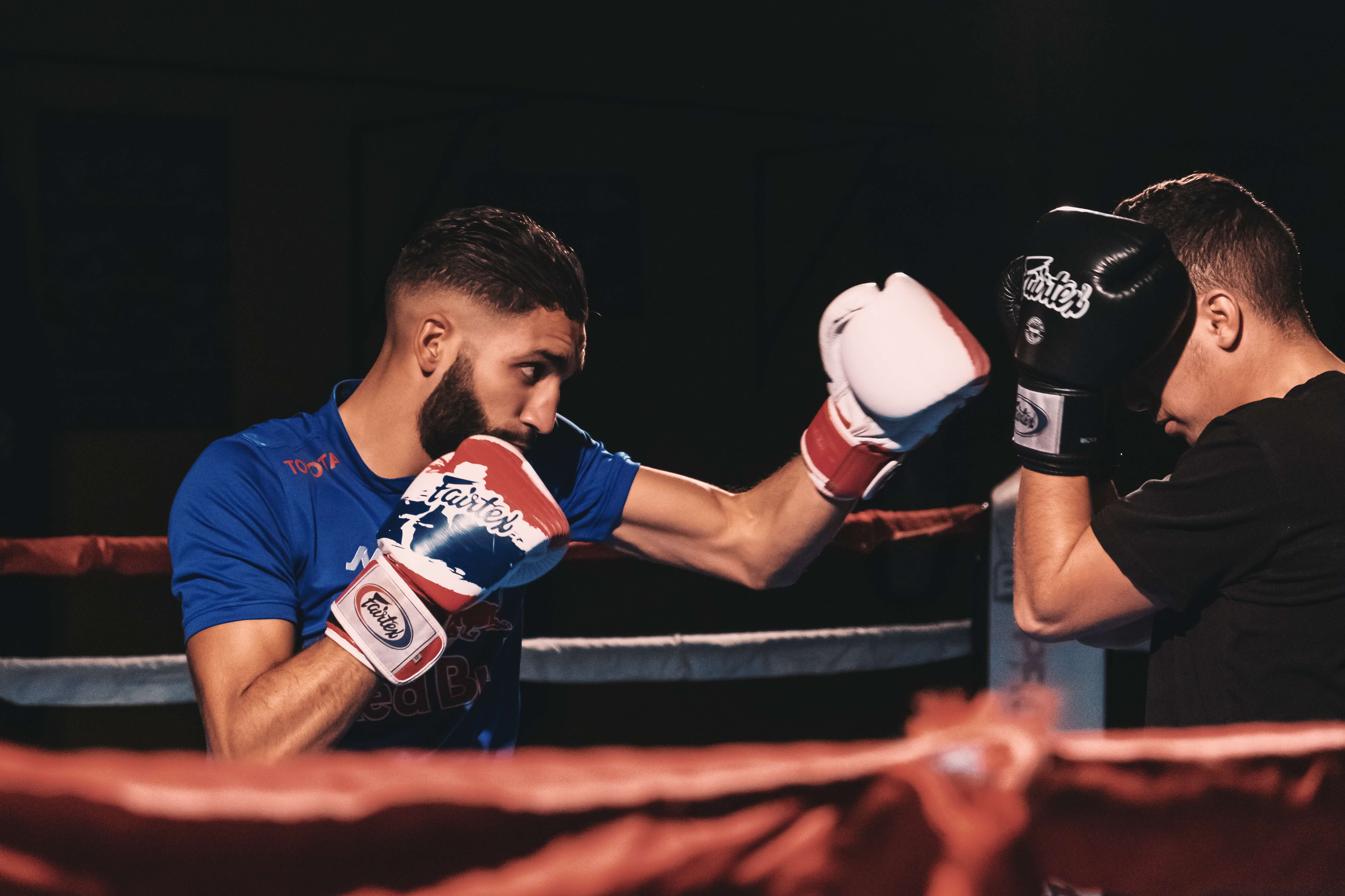 Deux boxeur sur un ring de boxe dans le vieux Nice