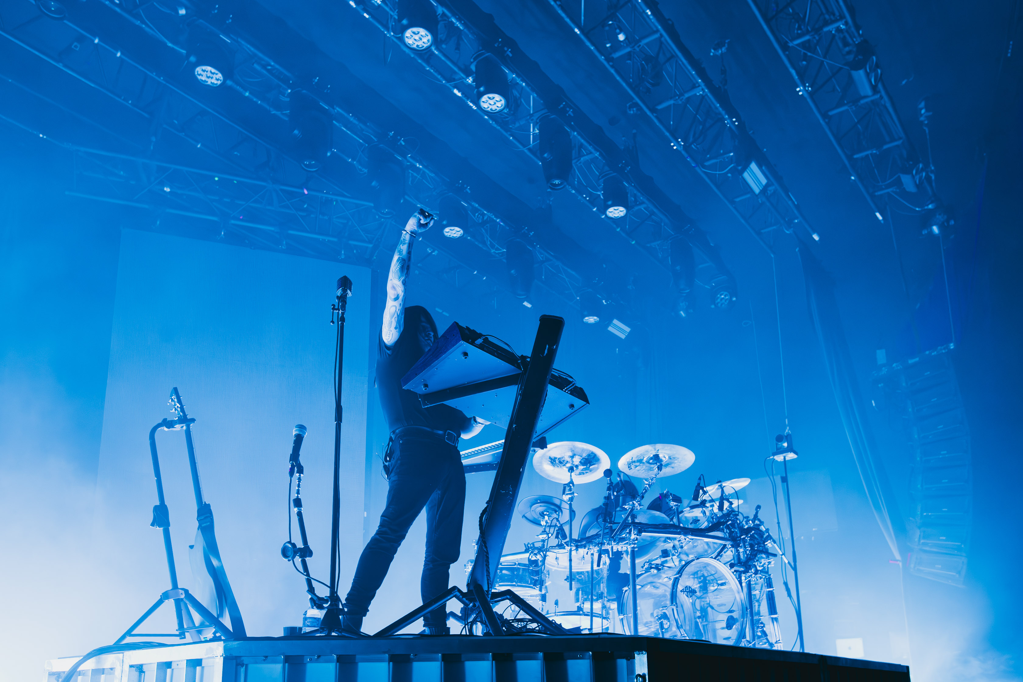 La froideur industrielle de Perturbator s’impose au Bataclan 