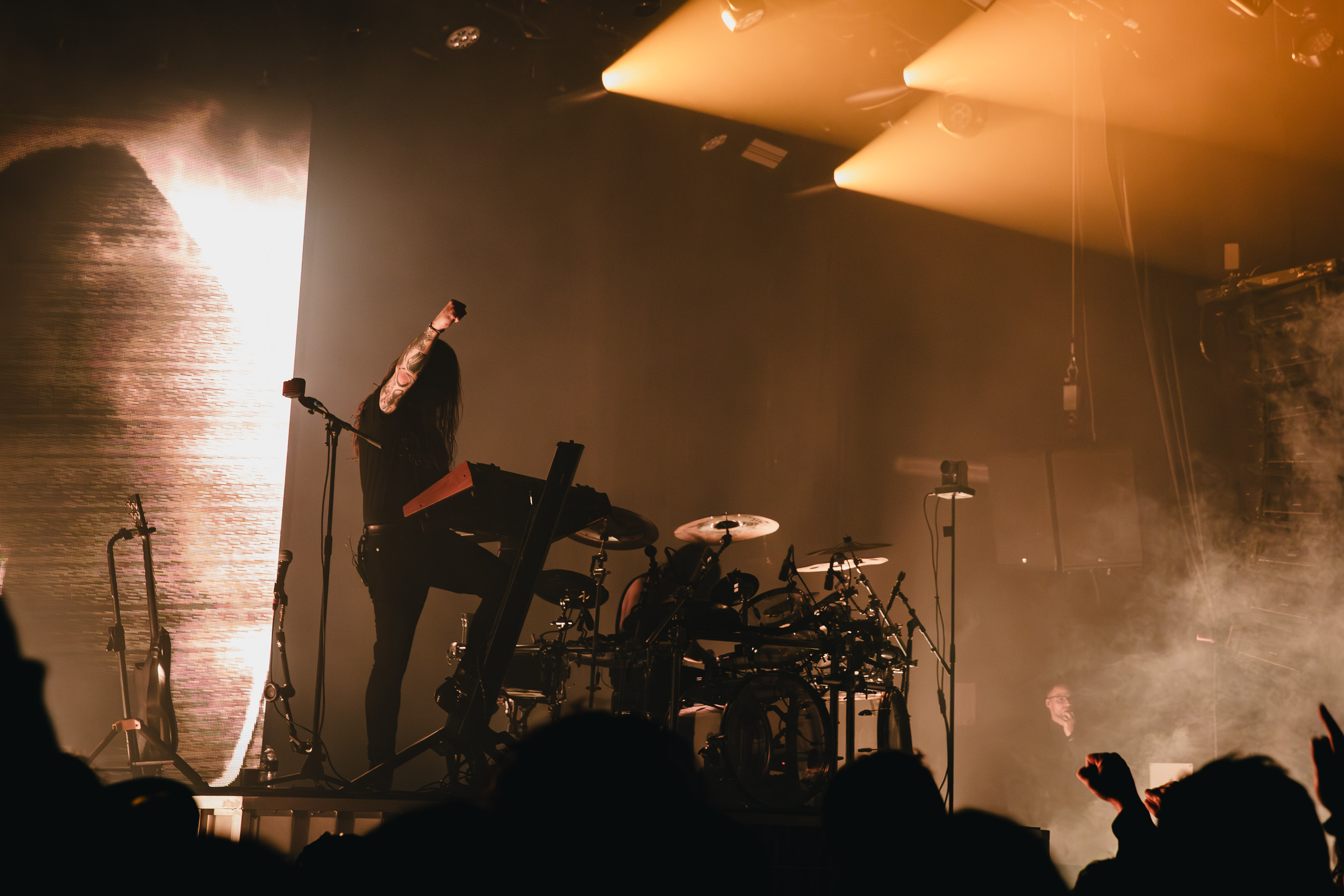 La froideur industrielle de Perturbator s’impose au Bataclan 