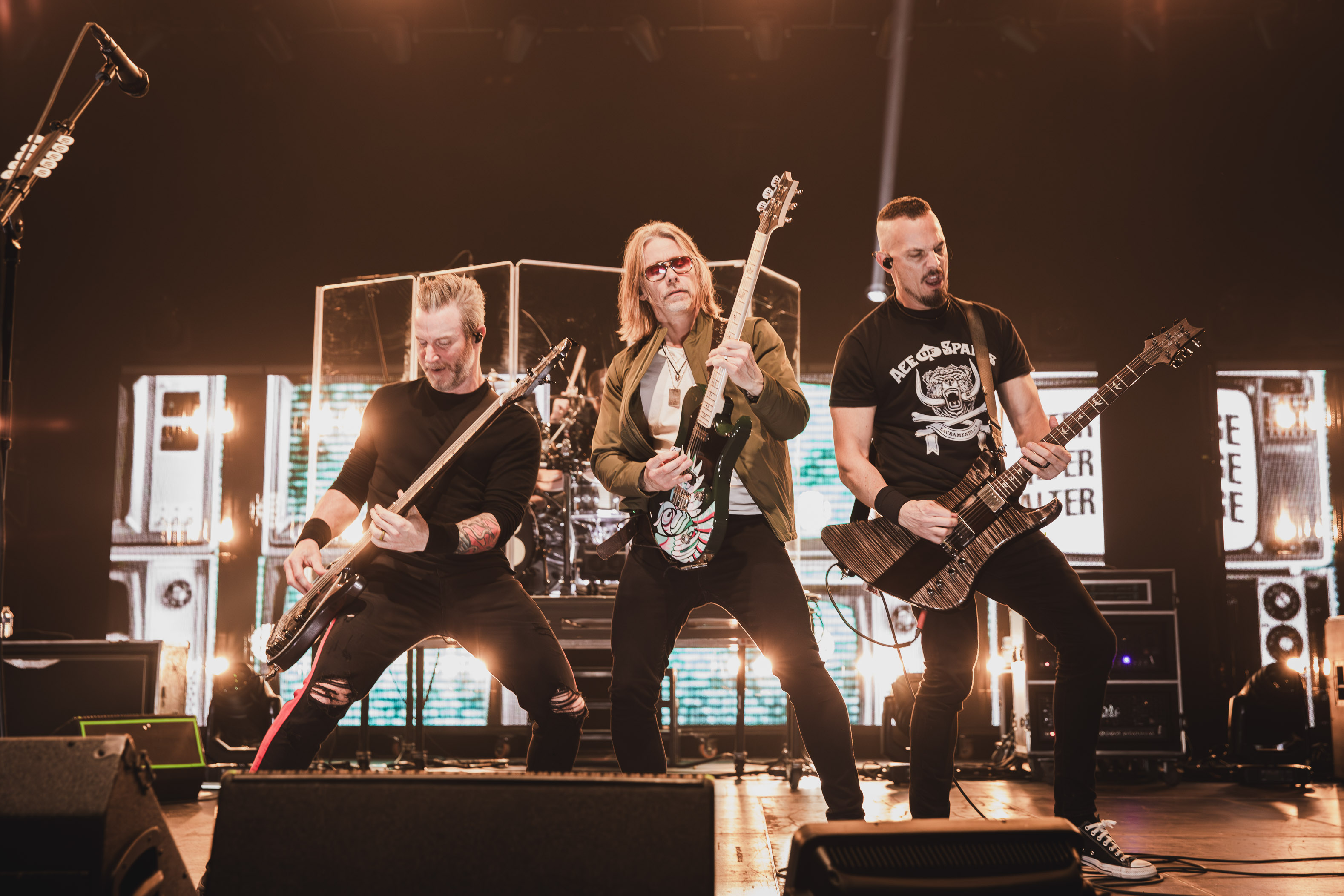 ALTER BRIDGE : SHOW 100% DAD ROCK