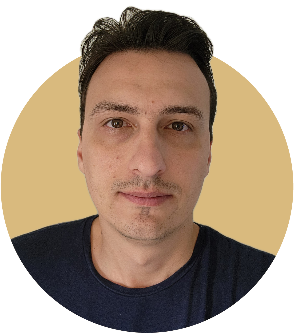 Picture of Fábio. He has short dark hair.