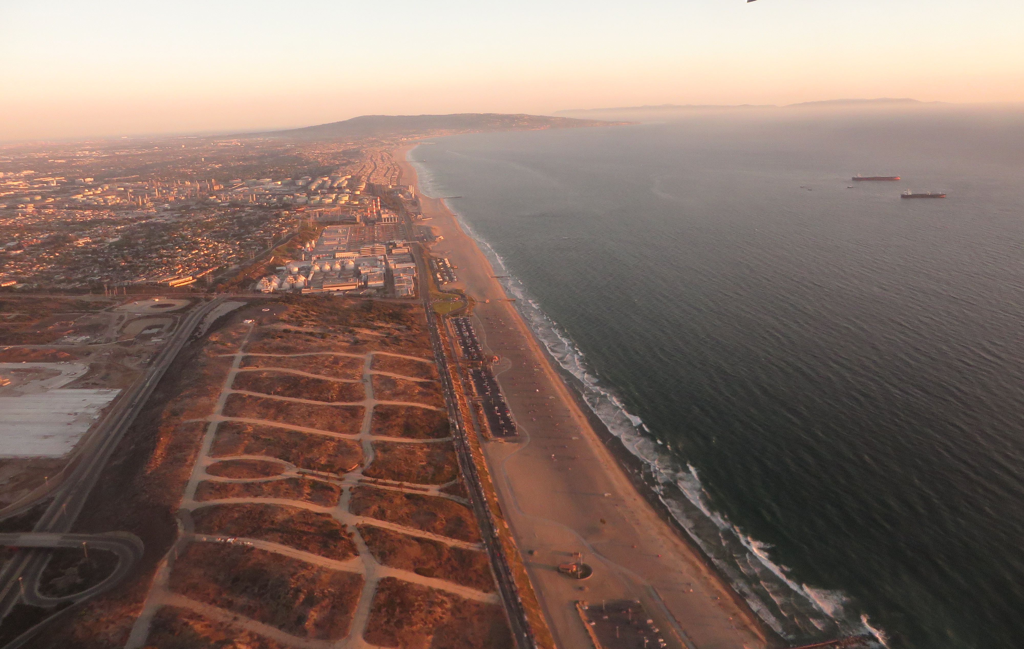 Aerial photo overlooking Dockweiler Beach and the former Surfridge neighborhood in Los Angeles