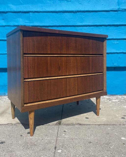 Walnut & Oak Bassett Furn. Chest of Drawers