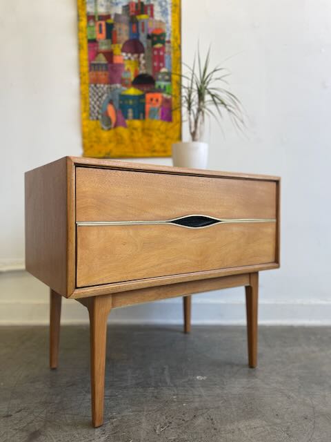 Single Vignola Bleached Walnut Nighstand