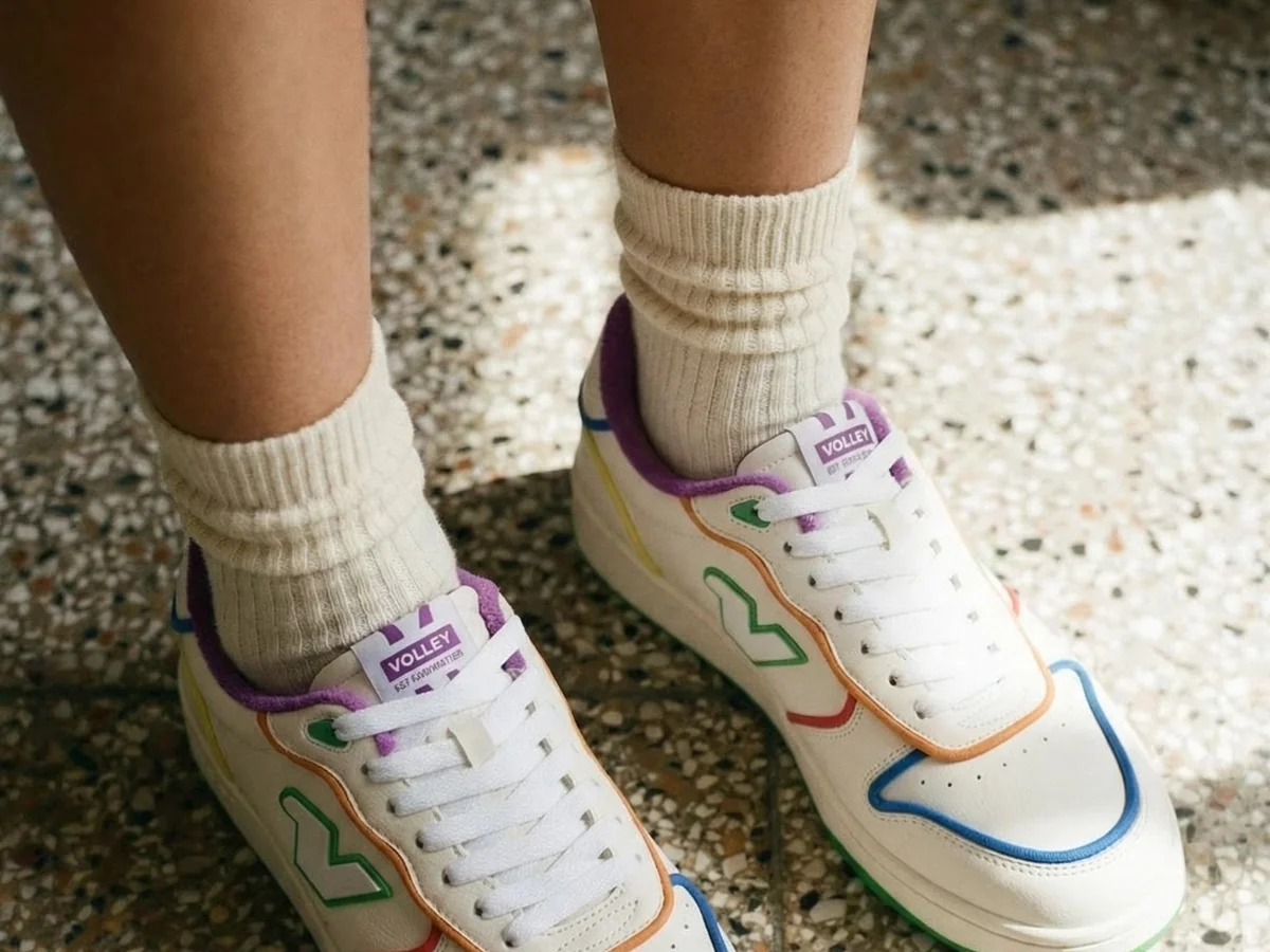 AI virtual model wearing Volley sneakers with detailed fabric texture — Picjam