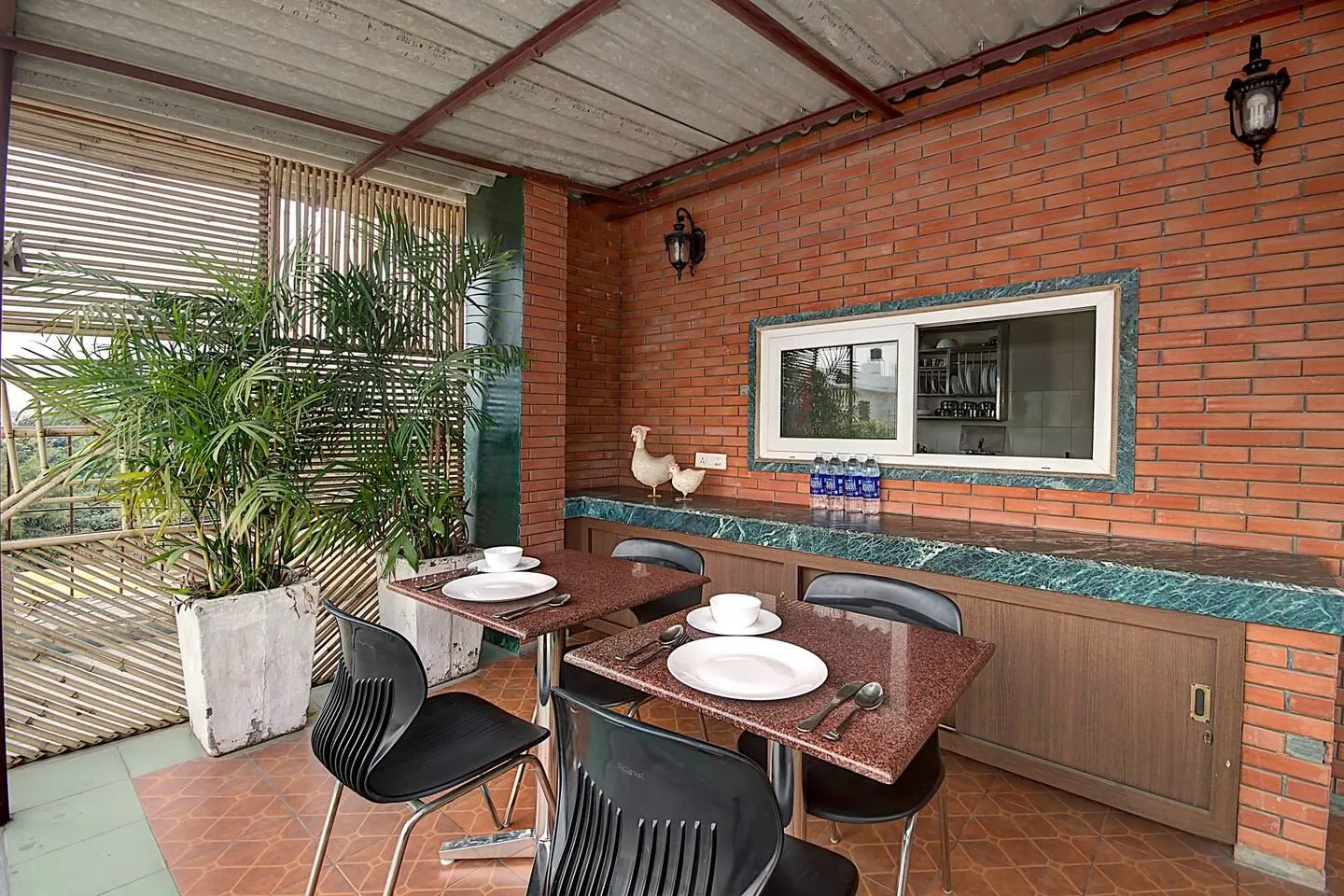 Rooftop kitchen in the service apartments at sector 40 can be useful for guests coming here who would like to order in. Every apartment in the building also has its own fully functional kitchen