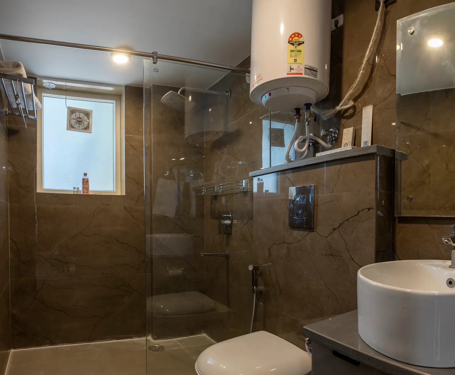 Excellent quality fittings in the bathrooms - Serviced studios designed for corporates, families and single travelers. Excellent long stay discounts as well