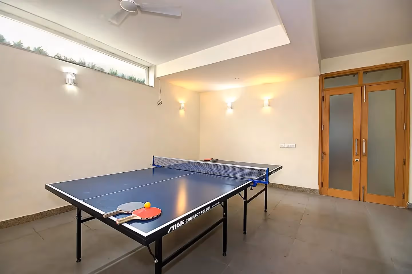 Ping pong table installed in the basement for the convenience of the guests at Perch Sector 40 which has 1 BHK and 2 BHK apartments very close to Medanta Medicity