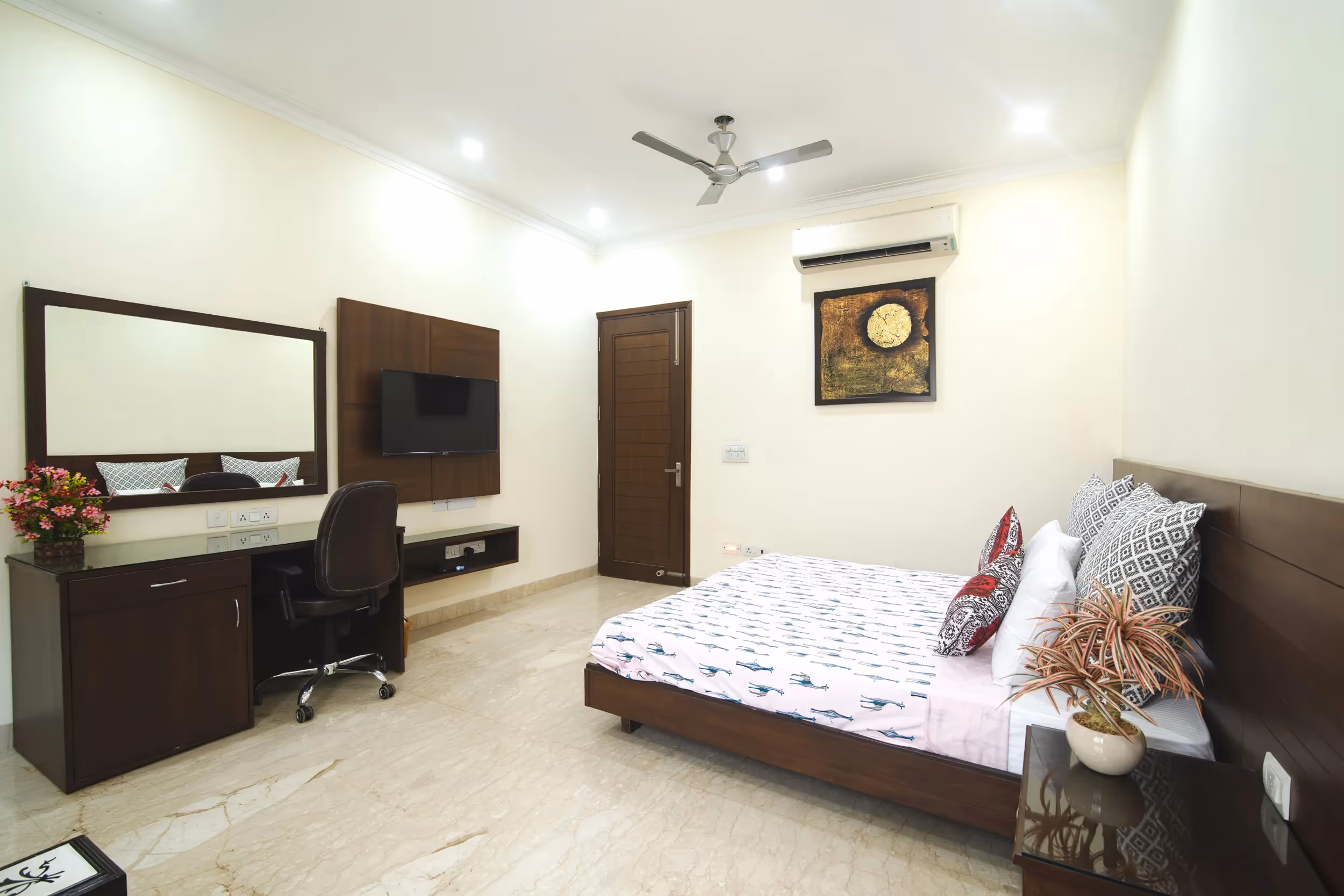 Large size of the studio apartment near Sushant lok - Lot of amenities in this serviced studio apartment