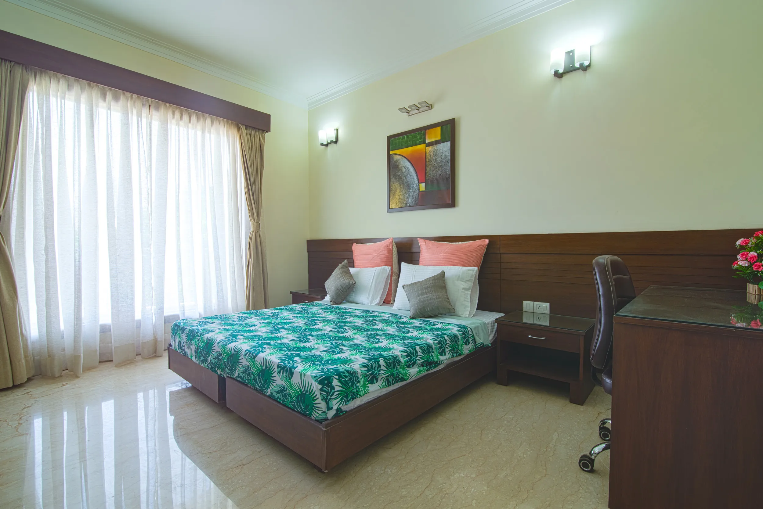 Plenty of air and sunlight in this 3BHK suitable for social groups and families coming to Gurgaon - Accomodated 6 adults and has all the necessary amenities