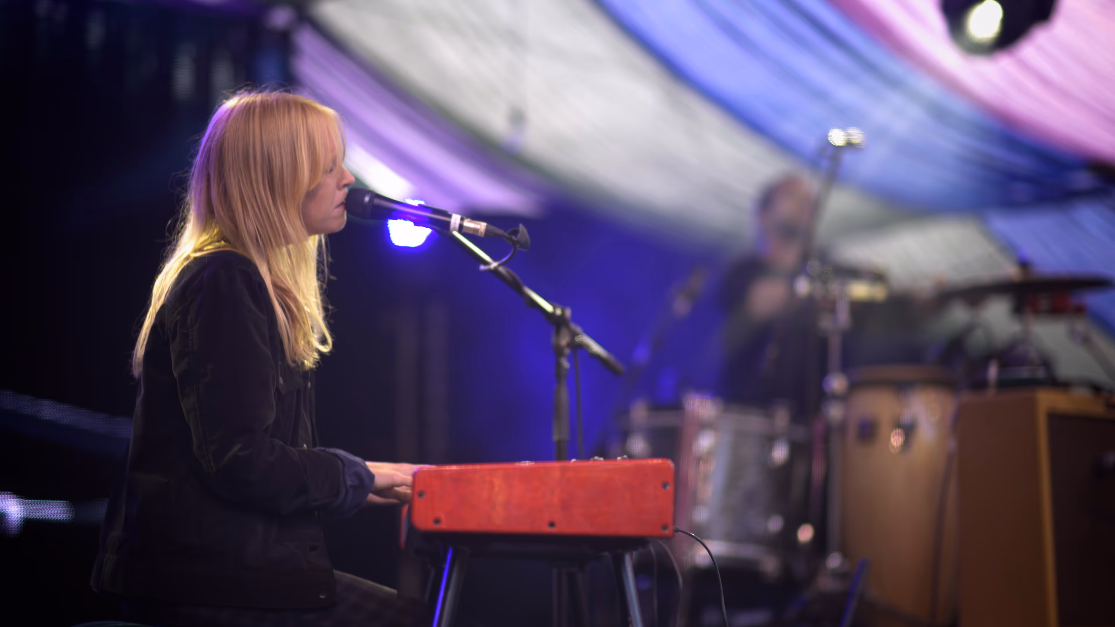 Lucy Rose performing