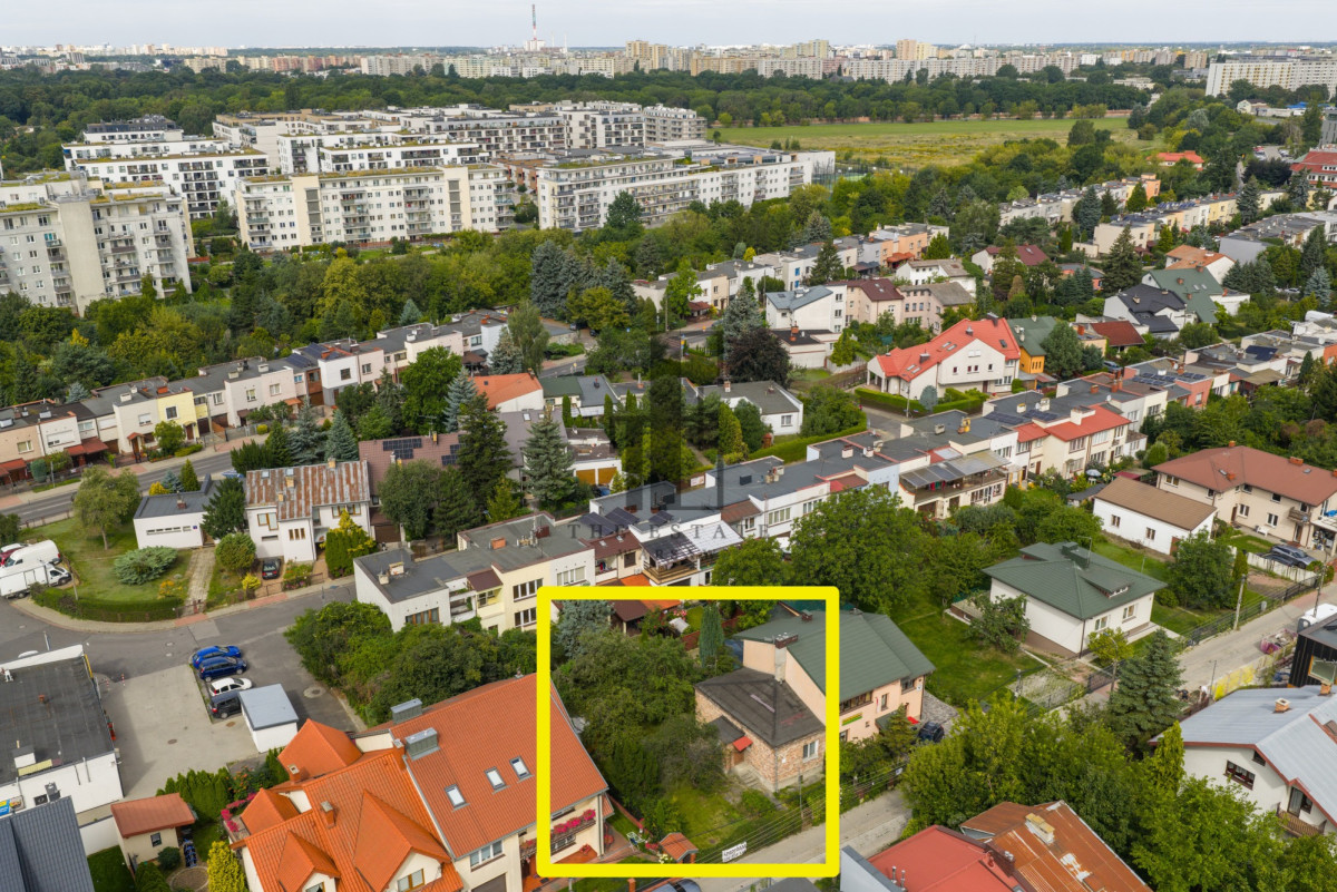 Działka z domem do remontu*Metro* cicha okolica