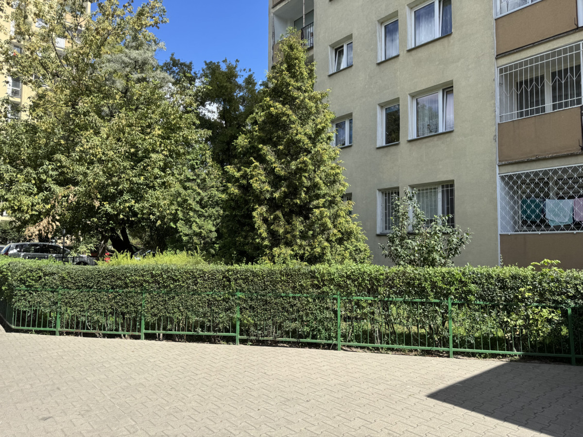 Mieszkanie 3 pokojowe na parterze do remontu