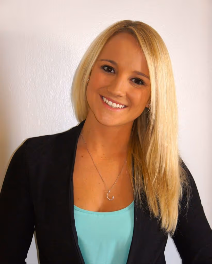 Holly Given headshot.