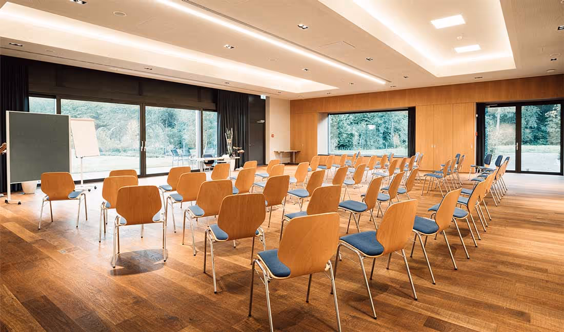 Kander seminar room with parliamentary seating